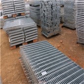 生产钢格栅板 镀锌踏步板  镀锌钢格板 重型钢格板